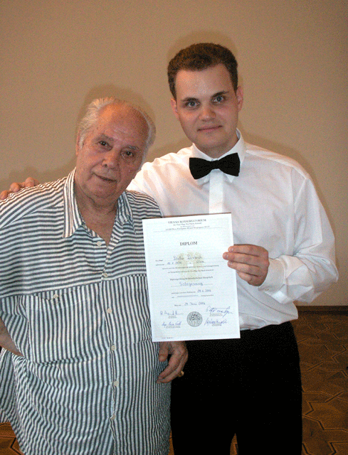 Dieter mit Diplom
