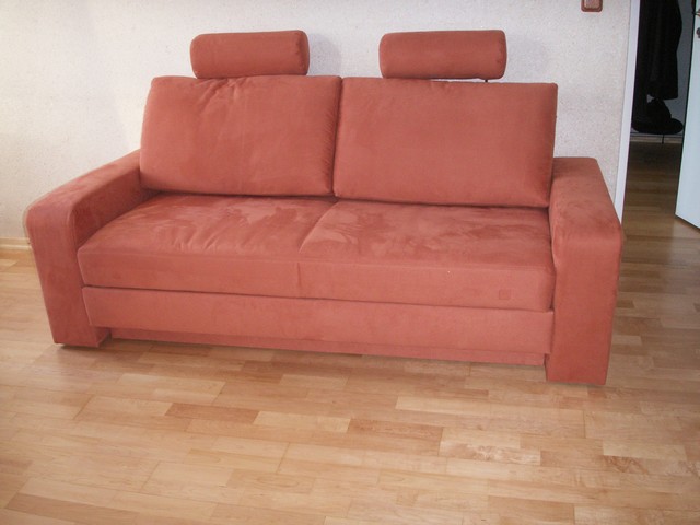 Neues Sofa auf schönem Boden