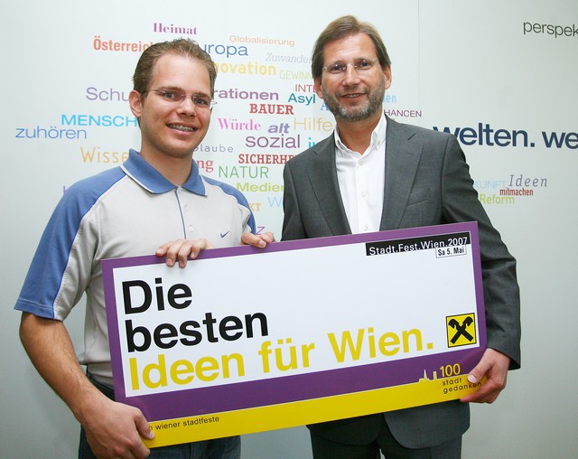 Gewinner Oliver Drobnik mit Wissenschaftsminister Johannes Hahn